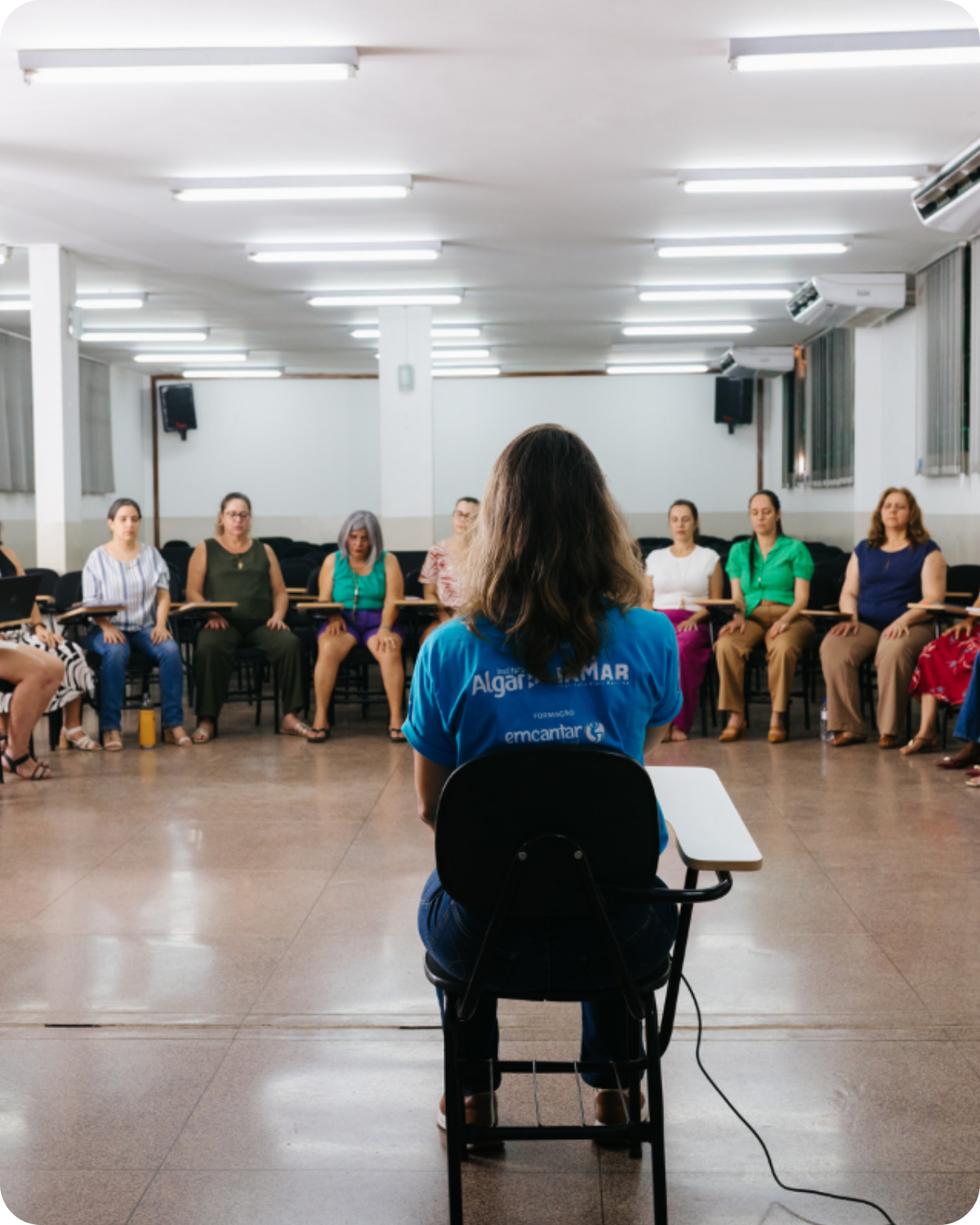 Juliana Bridi em roda de conversa